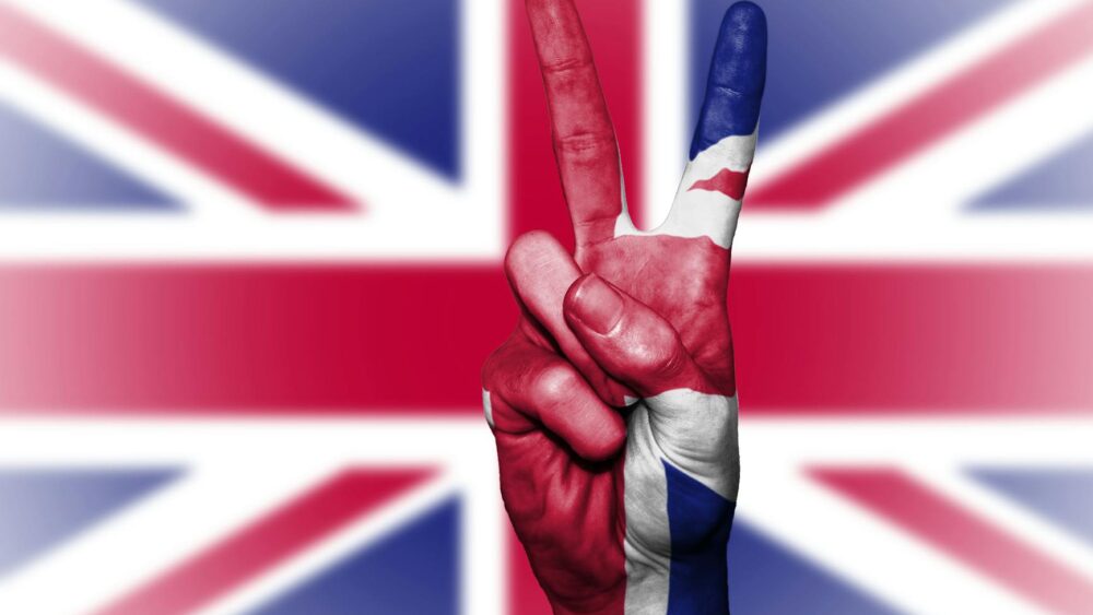 100 Classic British Surnames: Origins, Meanings, and Famous Bearers