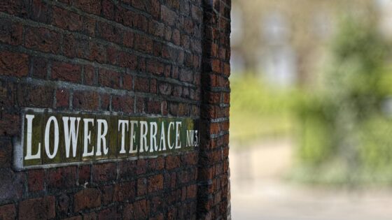 128 Classic English Surnames With Fascinating Meanings and Origins