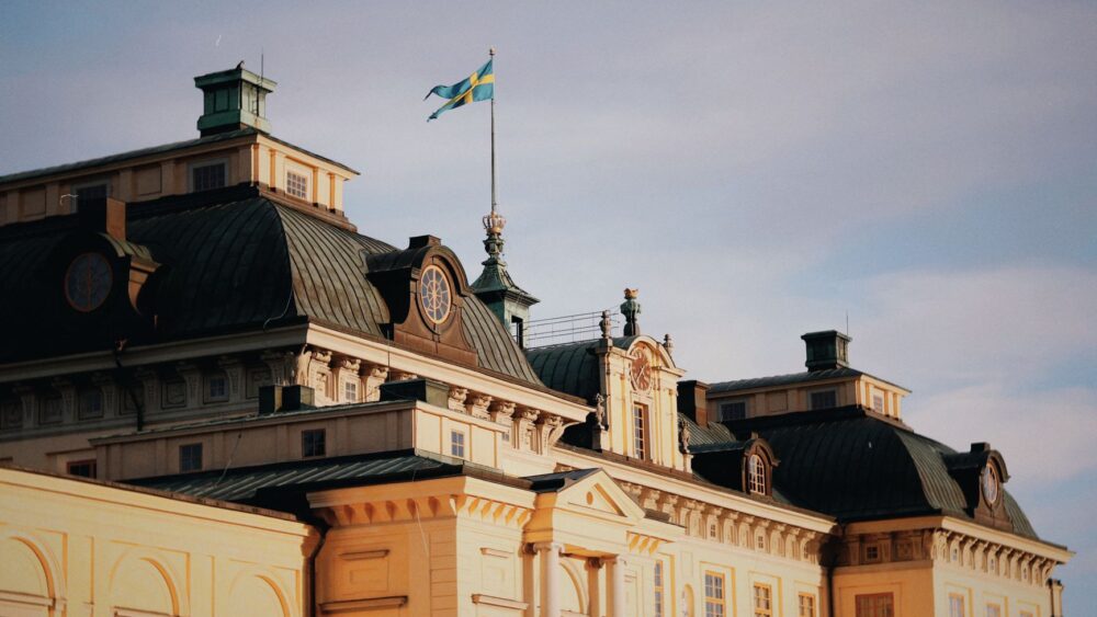 100 Swedish Last Names: Meanings, Nature Roots & Famous Swedes